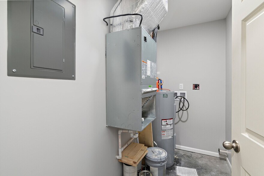 More Photos Of 121 N Folger St, Carrollton Office For Sale