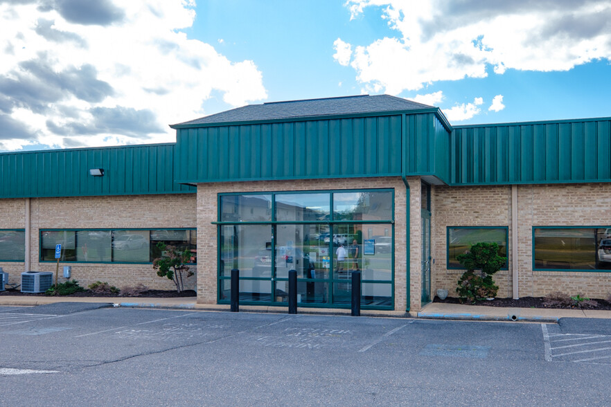 Primary Photo Of 2031 Deyerle Ave, Harrisonburg Office For Lease