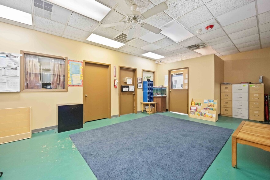 More Photos Of 1511 N 10th St, Baytown Schools For Lease