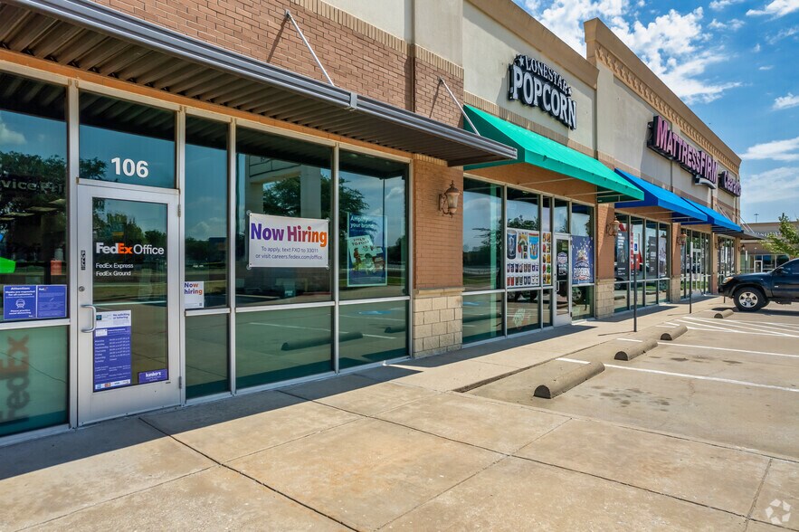 More Photos Of 3300 Grapevine Mills Pky, Grapevine Storefront For Lease