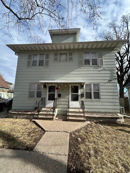 Primary Photo Of 983 26th St, Des Moines Multifamily For Sale