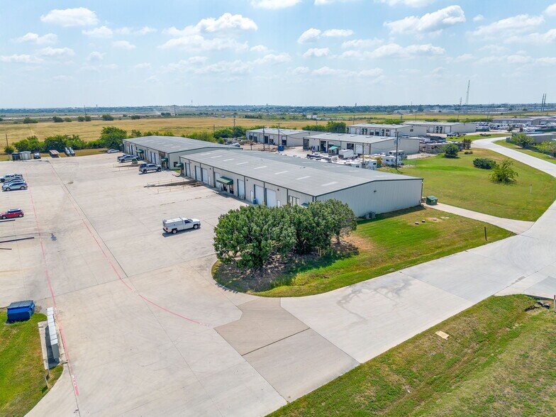 More Photos Of 1150 Blue Mound Rd W, Haslet Warehouse For Lease