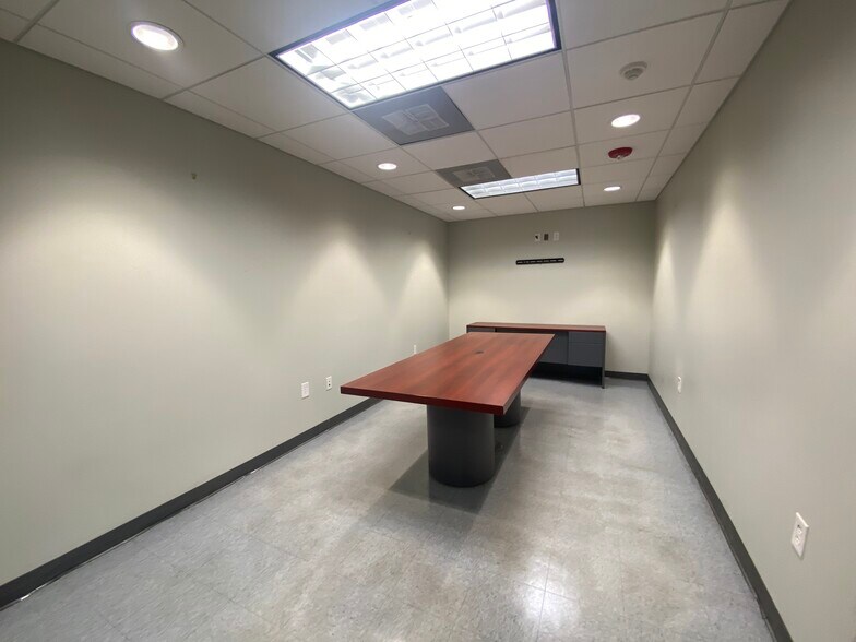 More Photos Of 7030 Wespark Cir, Beaumont Warehouse For Lease