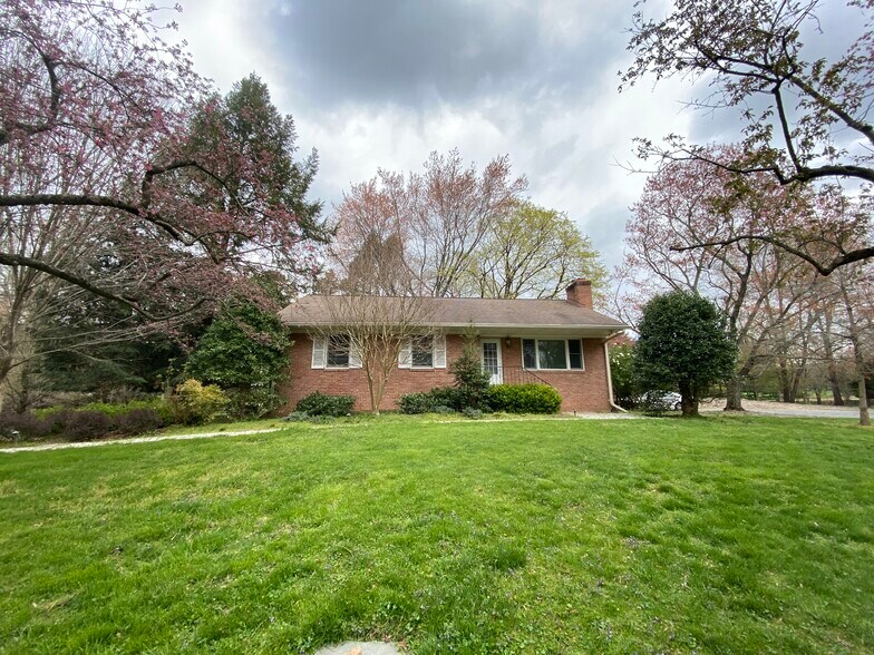 More Photos Of 18001 Bowie Mill Rd, Rockville Land For Lease