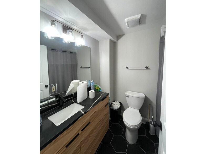 More Photos Of 713 Pratt St, Baltimore Freestanding For Sale