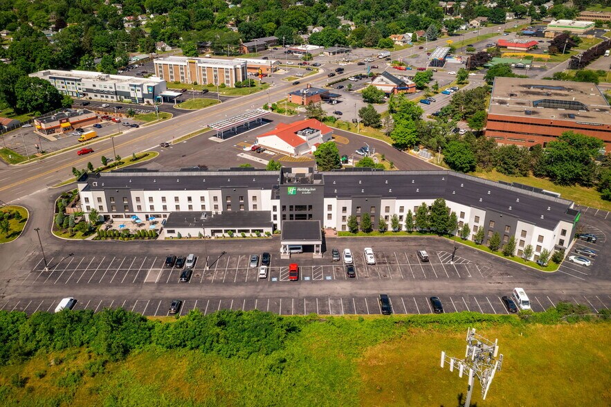 More Photos Of 400 7th North St, Liverpool Hotel For Sale