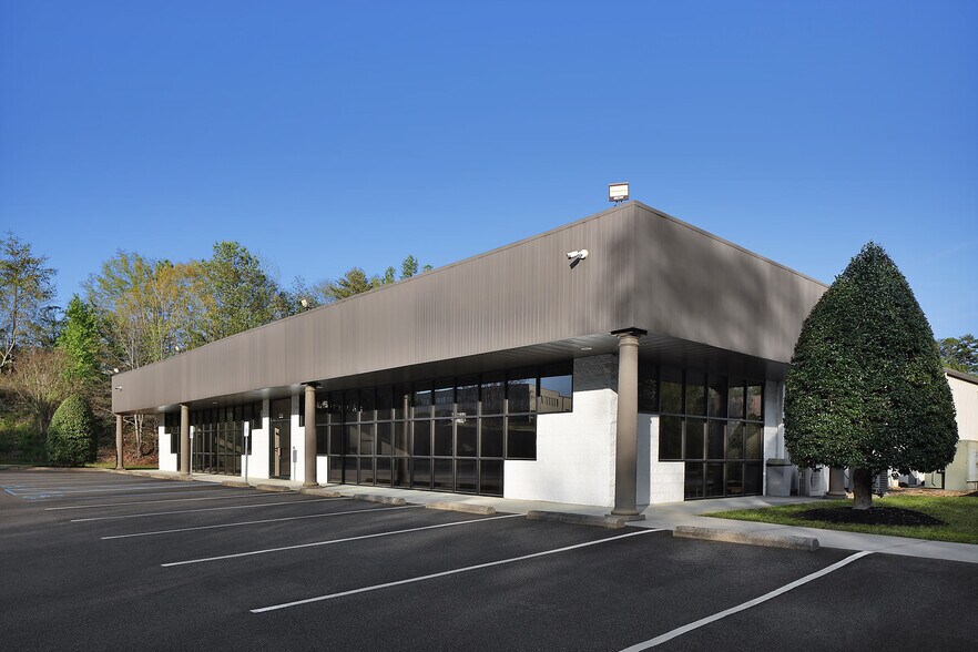 Primary Photo Of 138 Commerce Ctr, Greenville Light Distribution For Lease