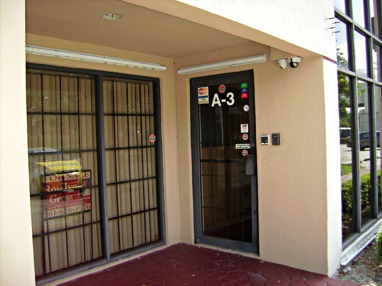 More Photos Of 3965 Investment Ln, West Palm Beach Showroom For Lease