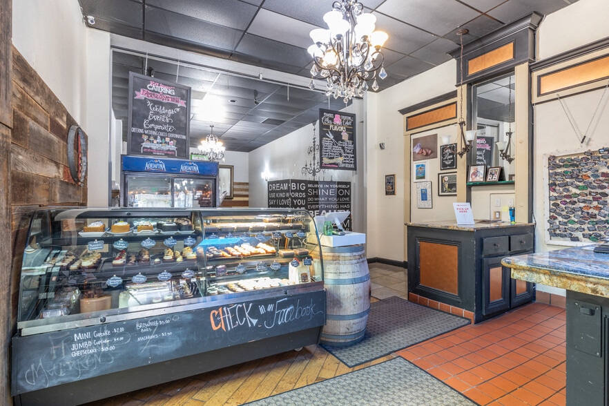 More Photos Of 835-837 Texas St, Fairfield Storefront For Lease