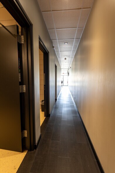 More Photos Of 8905 W Cermak Rd, Riverside Storefront Retail Office For Sale