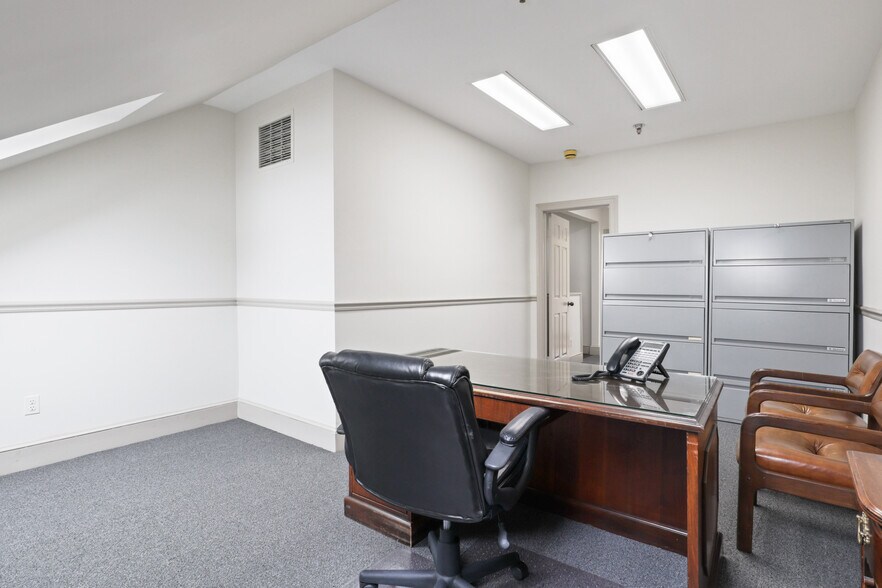 More Photos Of 115 Oronoco St, Alexandria Office For Lease