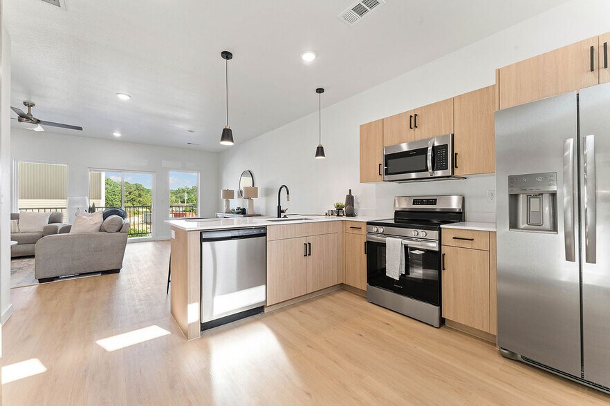 More Photos Of 2004 S Razorback Rd, Fayetteville Apartments For Sale