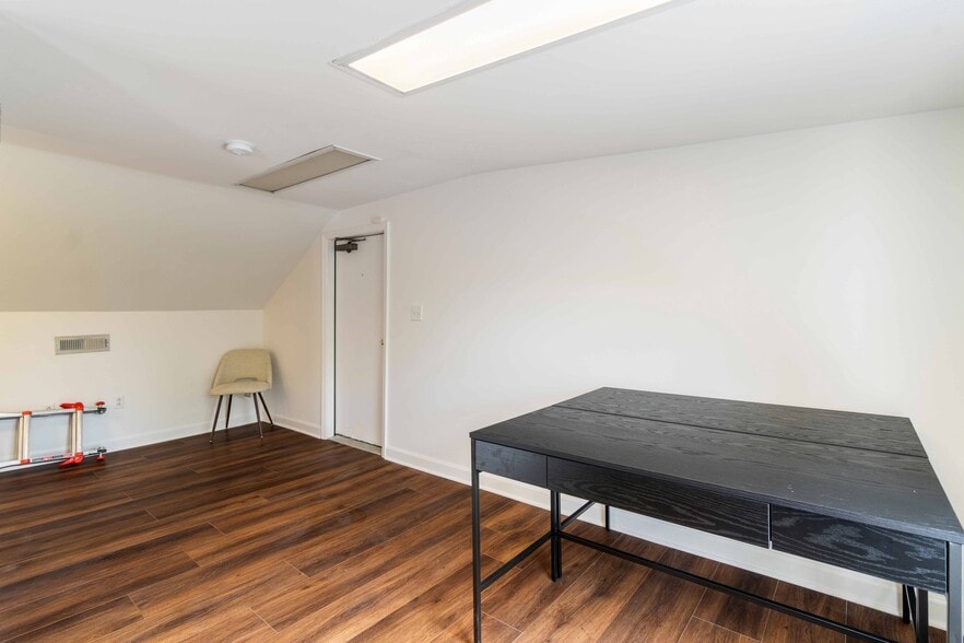 More Photos Of 4105 Hillsboro Cir, Nashville Office For Sale