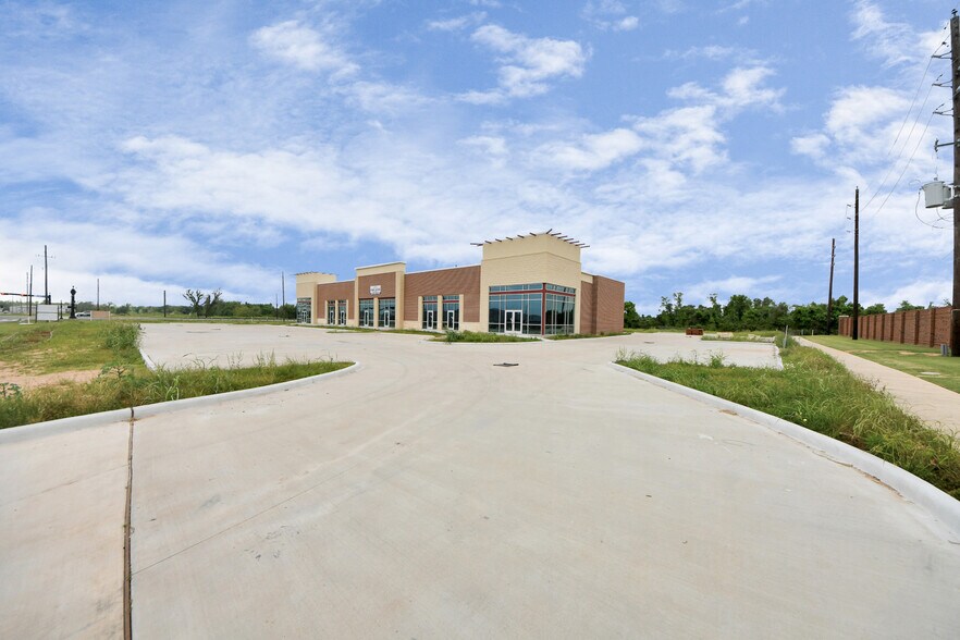 More Photos Of 440 Crown Garden Trail, Sugar Land Freestanding For Lease