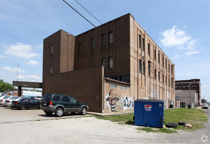 More Photos Of 611 7th Ave, Huntington Office For Lease