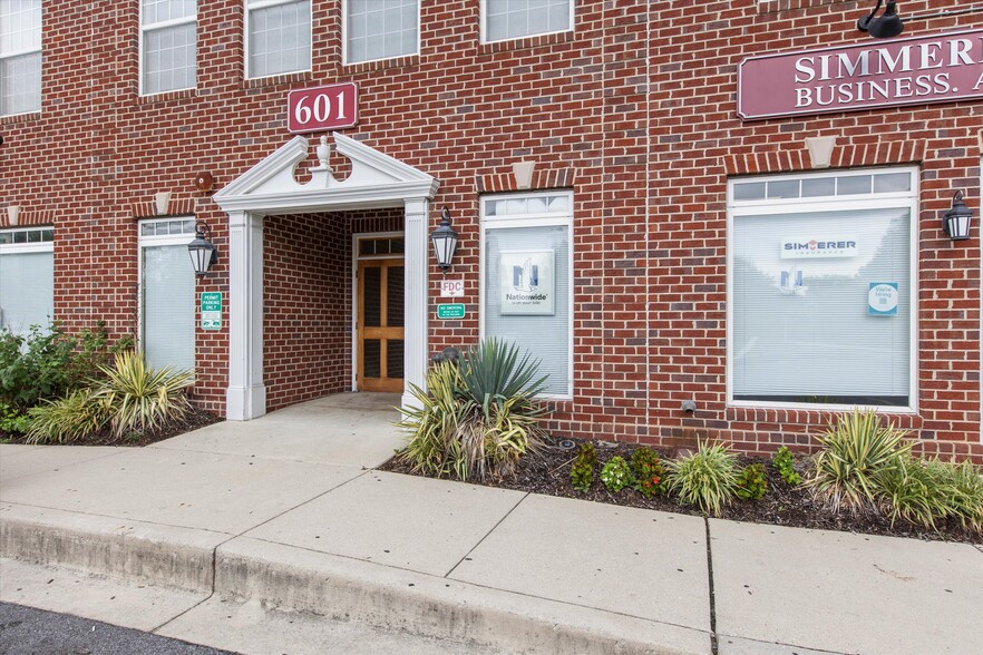 More Photos Of 601 7th St, Laurel Office For Sale