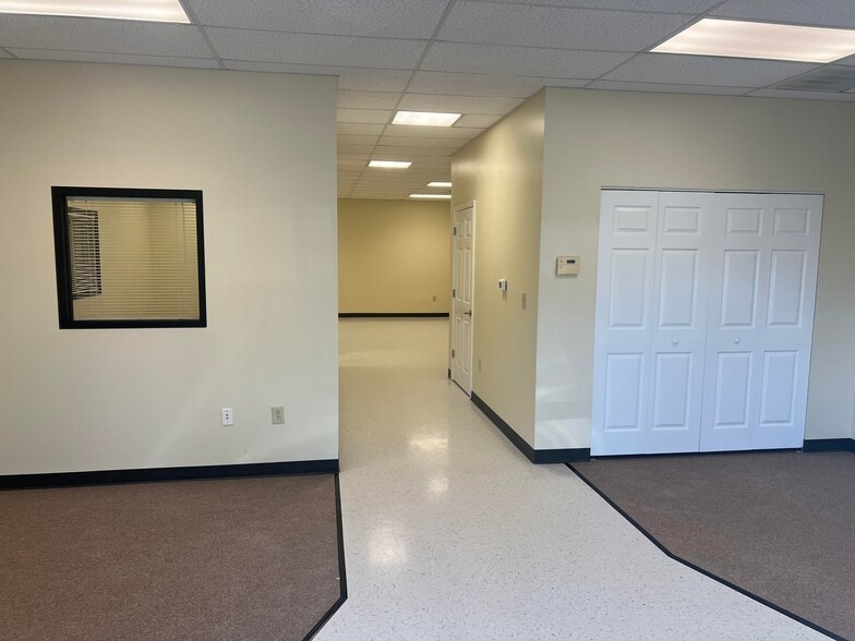 More Photos Of 250 Ram Blvd, Midway Warehouse For Lease