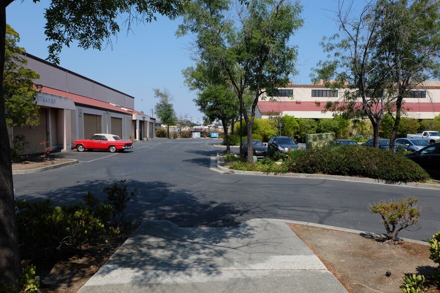 More Photos Of 335 Convention Way, Redwood City Unknown For Lease