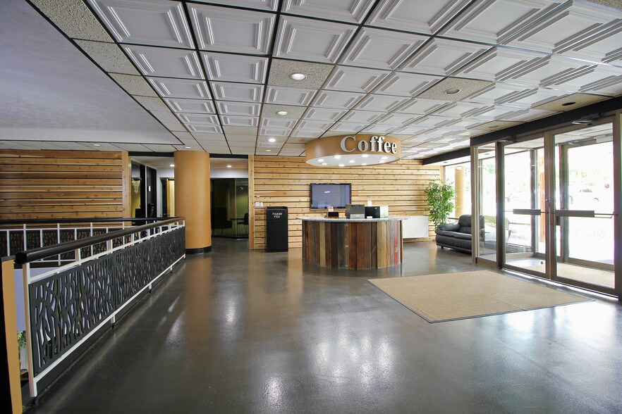 More Photos Of 9910 N 48th St, Omaha Office For Lease