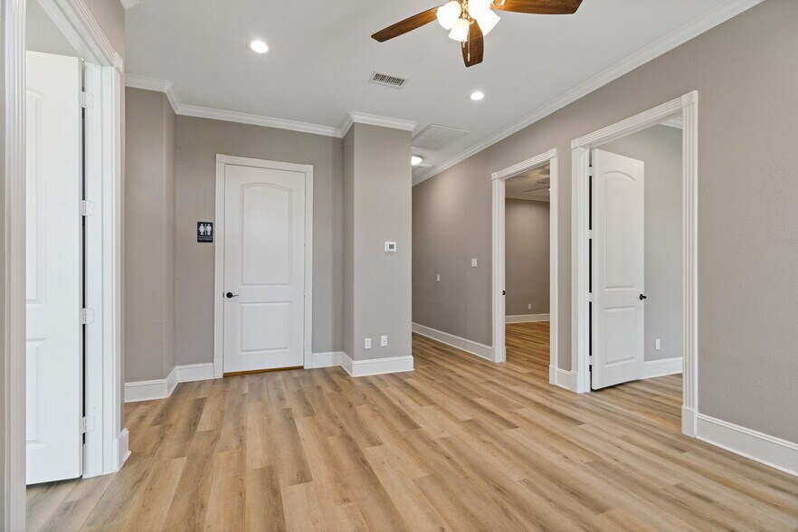 More Photos Of 11607 Spring Cypress Rd, Tomball Office For Sale