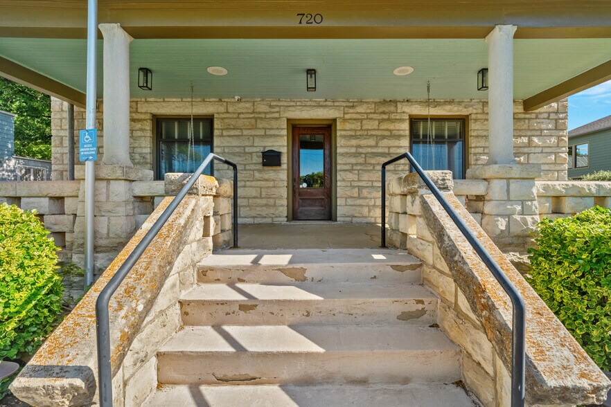 More Photos Of 720 Poyntz Ave, Manhattan Office For Sale