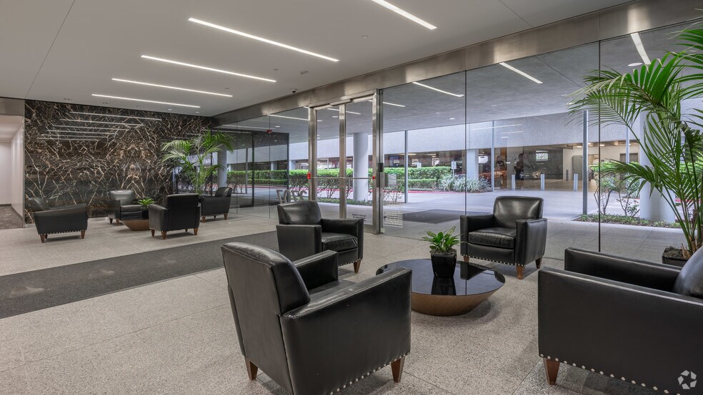 More Photos Of 2707 N Loop W, Houston Office For Lease