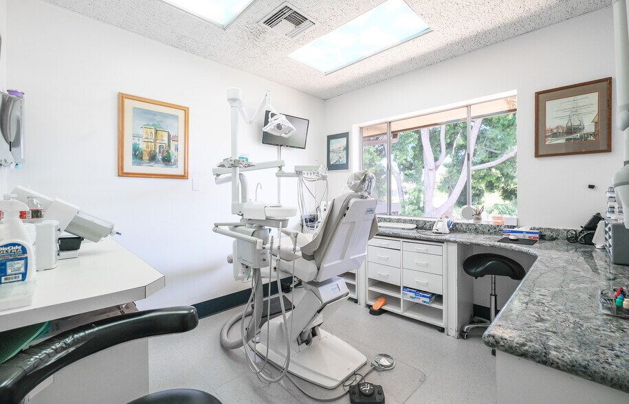 More Photos Of 122 S Patterson Ave, Santa Barbara Office For Sale
