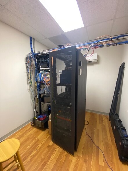 More Photos Of 20234 Detroit Rd, Rocky River Office For Lease