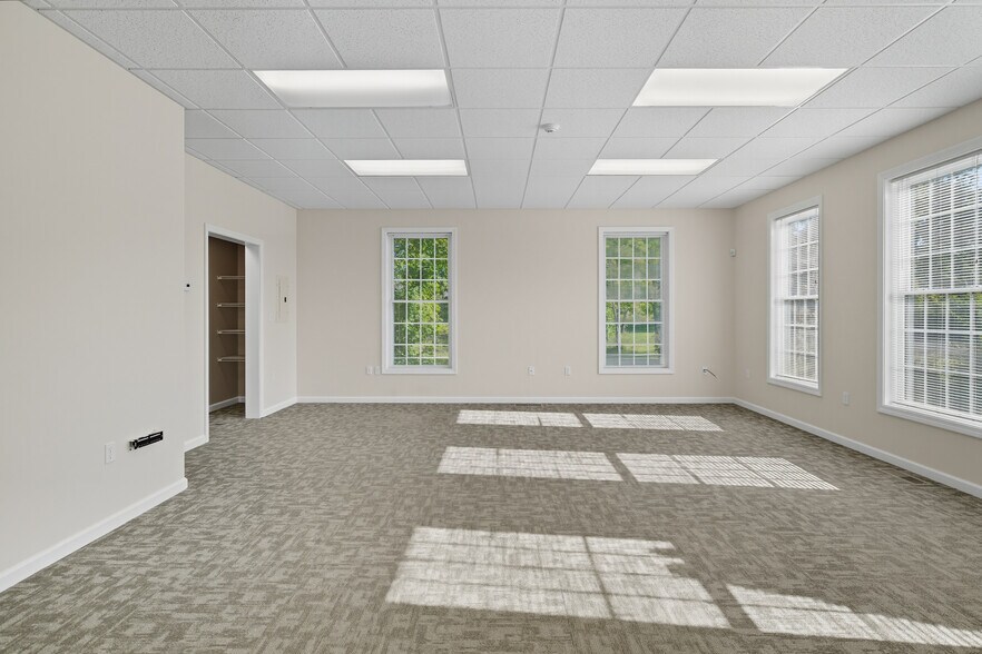 More Photos Of 5 Creamery Brk, East Granby Office For Sale