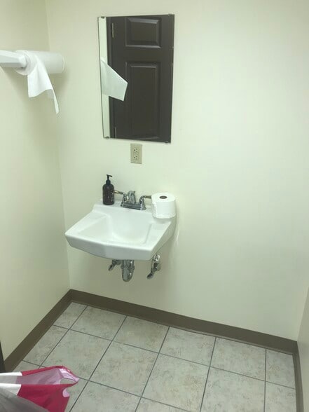 More Photos Of 227 N Jefferson St, New Castle Medical For Sale