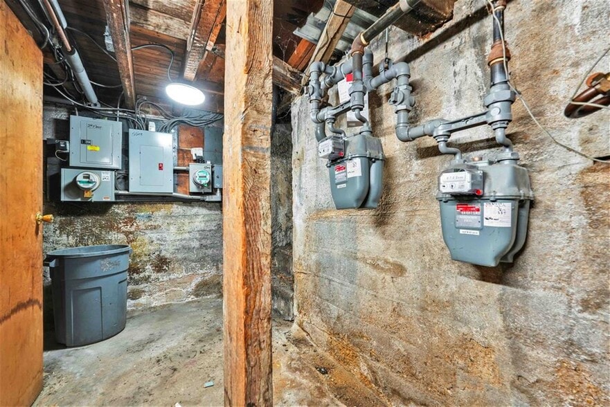 More Photos Of 10717 Metropolitan Ave, Forest Hills Flex For Sale