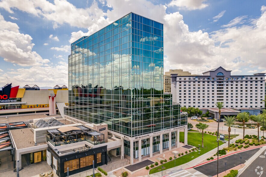 More Photos Of 2425 E Camelback Rd, Phoenix Office For Sale