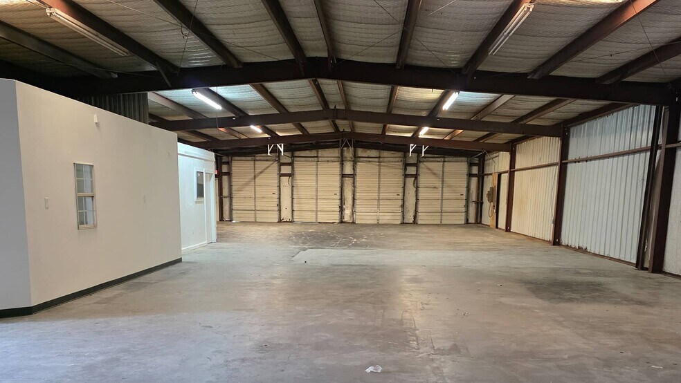 More Photos Of 808A-814 Panther Way, Hewitt Unknown For Lease