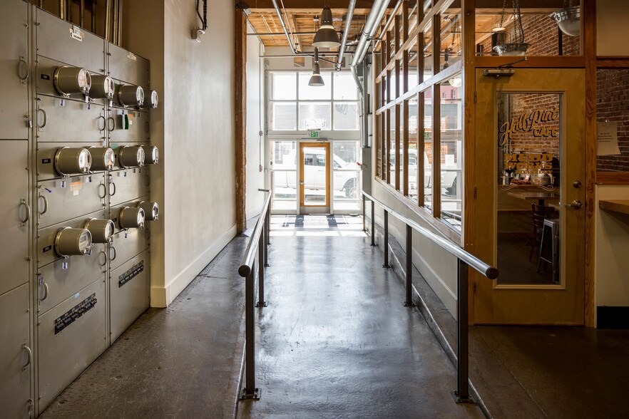 More Photos Of 537 SE Ash St, Portland Loft Creative Space For Lease