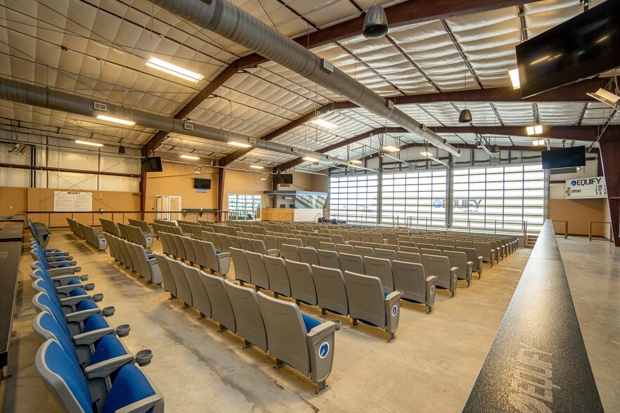 More Photos Of 7044 Interstate 10, Sealy Distribution For Sale