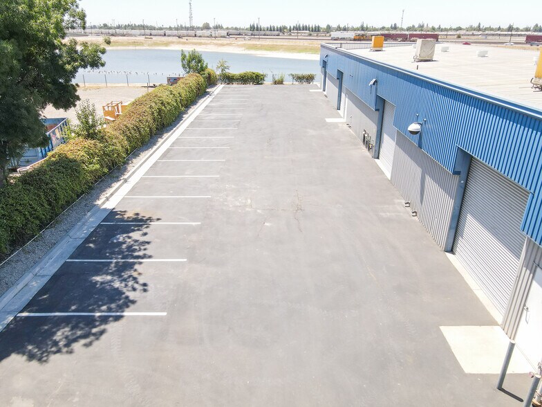 More Photos Of 3505 W Ashlan Ave, Fresno Warehouse For Lease
