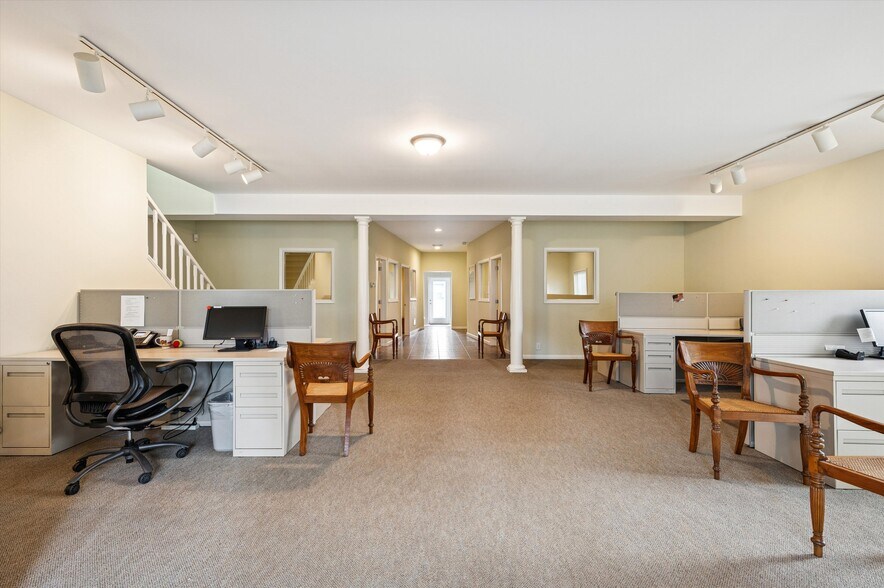 More Photos Of 28 Cameron St, Southampton Freestanding For Sale