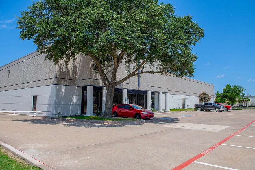 Primary Photo Of 10817 Sanden Dr, Dallas Distribution For Lease
