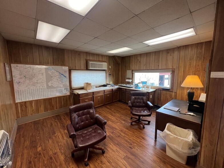 More Photos Of 1107 Reynolds Ave, Greenwood Industrial For Sale