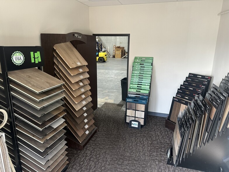 More Photos Of 2075 S Valentia St, Denver Warehouse For Lease