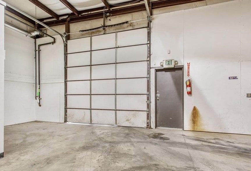 More Photos Of 1010 N Chester St, Baltimore Warehouse For Sale