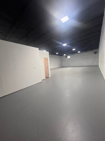 More Photos Of 920 W 19th St, Hialeah Warehouse For Sale