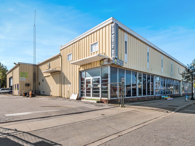 More Photos Of 1016 W Church St, Orlando Showroom For Lease