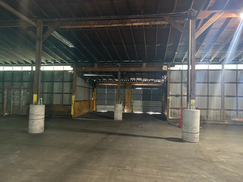 More Photos Of 251 Price Rd, Lexington Warehouse For Lease