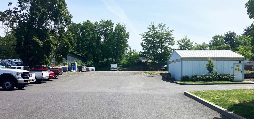 More Photos Of 10930 NE Marx St, Portland Flex For Sale