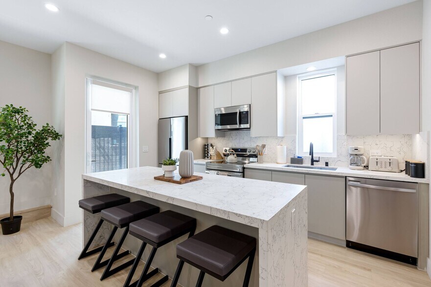 More Photos Of 113-153 W Plymouth St, Inglewood Apartments For Sale