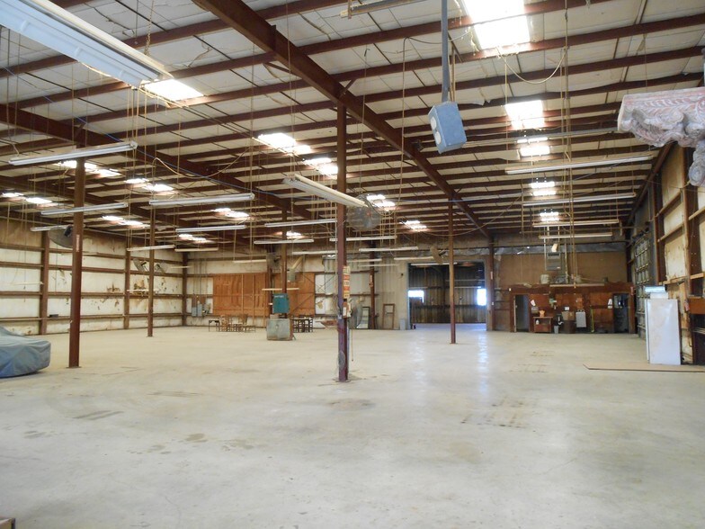 More Photos Of 301 W 44th St, Corpus Christi Manufacturing For Sale
