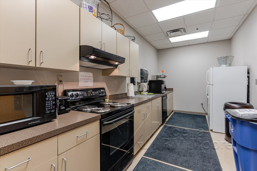 More Photos Of 17 Market Sq, Knoxville Storefront Retail Office For Sale