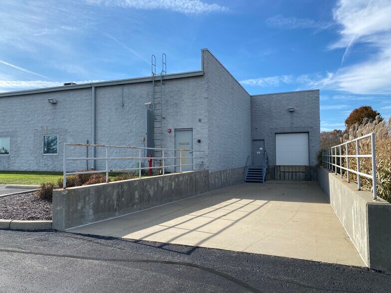 More Photos Of 6500 Technology Center Dr, Indianapolis Light Distribution For Lease