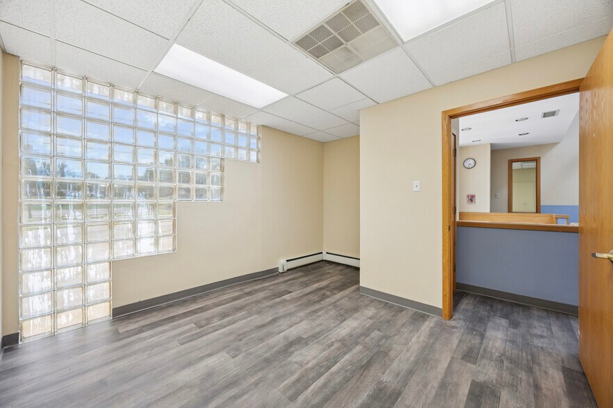More Photos Of 511 W Chester Pike, Havertown Office For Sale